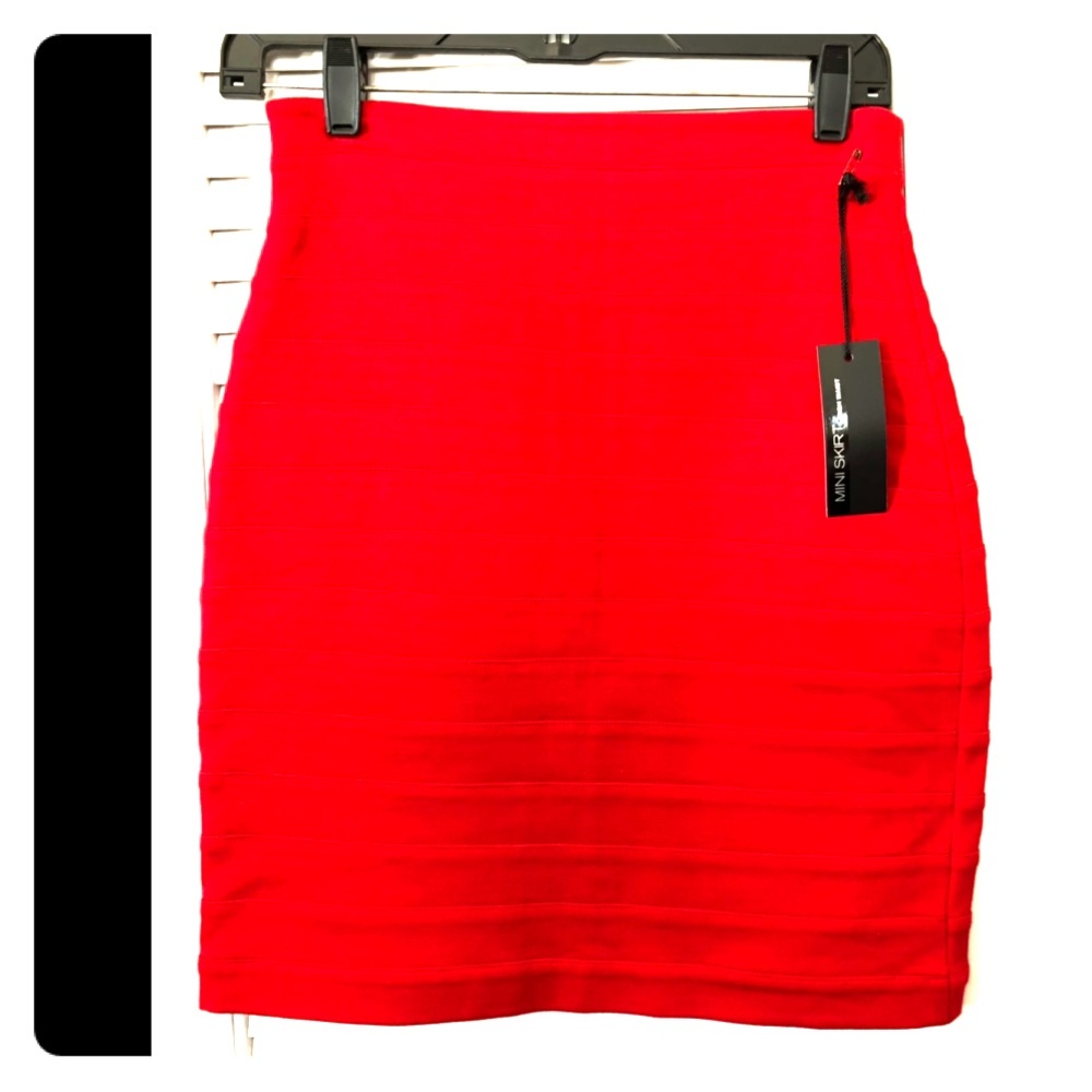Designer- express pencil body on red skirt 0 sexy xs